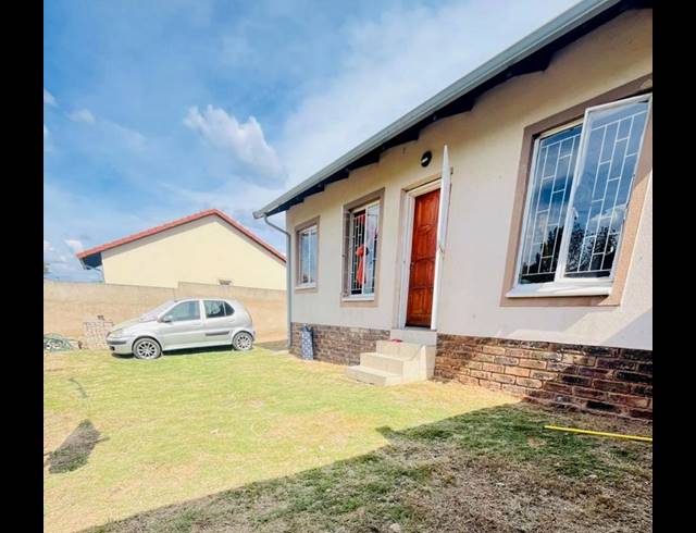 3 BEDROOM HOUSE FOR SALE IN BLOUBOSRAND